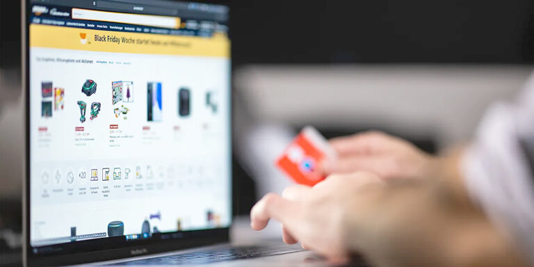 消費者感恩節長周末積極消費，網購暴漲銷售創新高